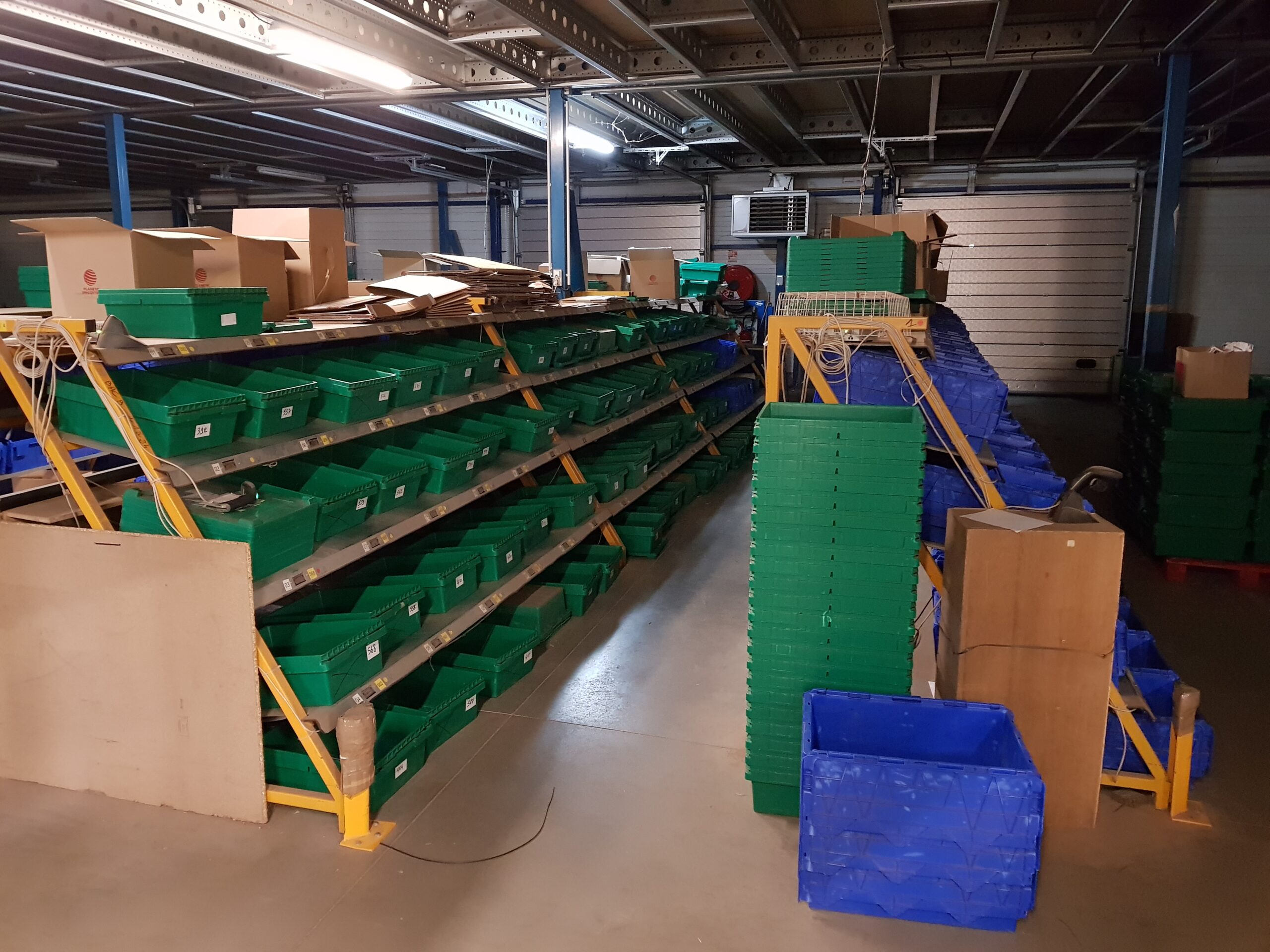 bacs de diffuseurs scanne si invendu c'est restitué à Meuclet distributions