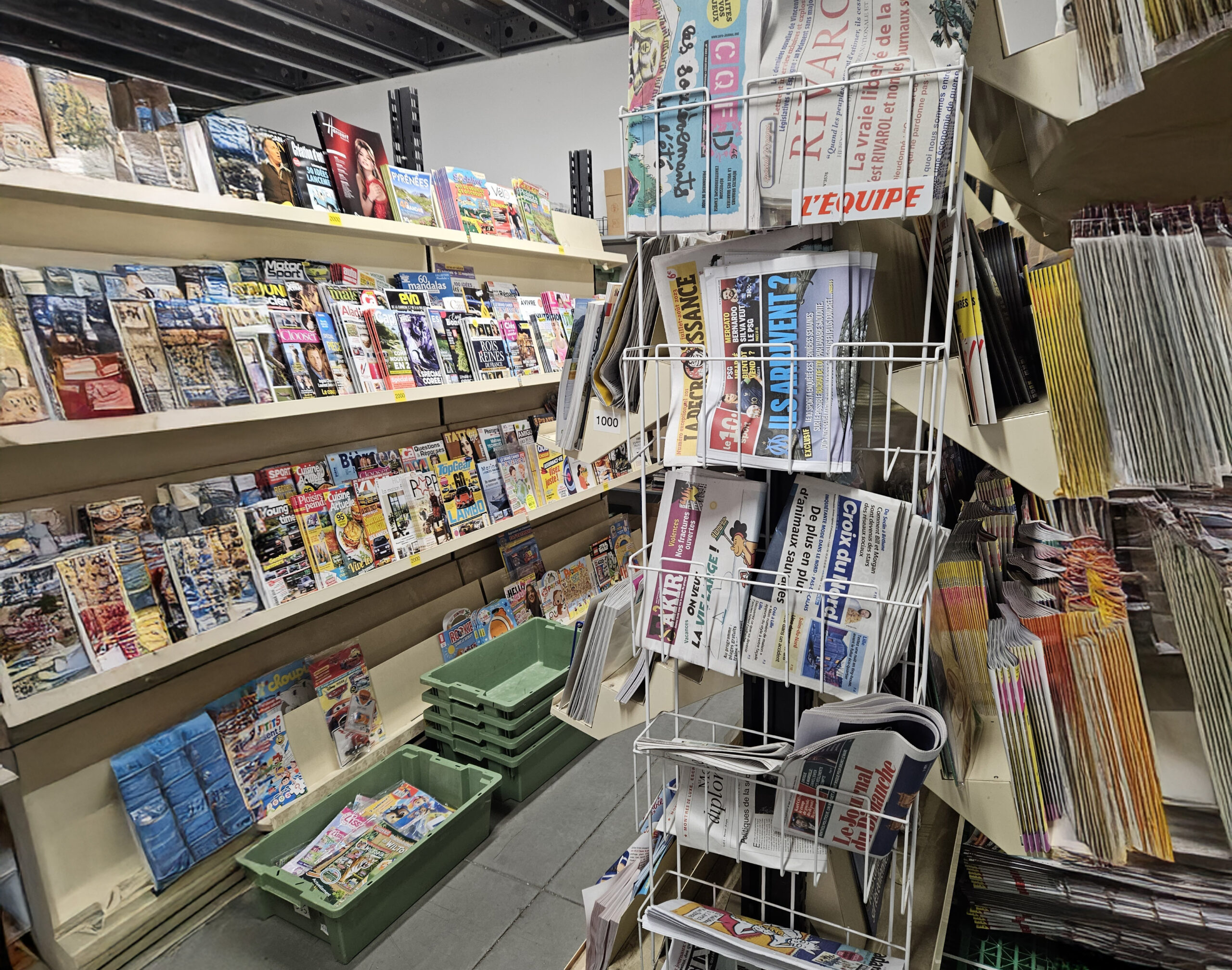 Françoise meuclet ouvre grand magasin de presse journaux magazines librairie papeterie douai