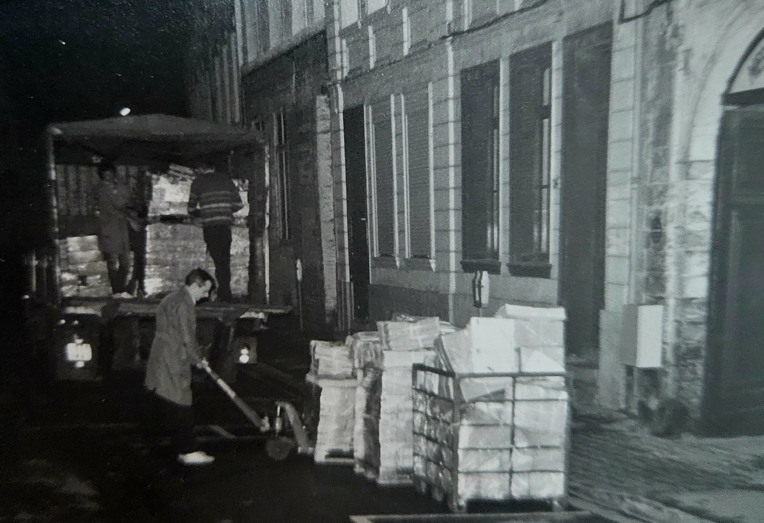 Histoire 1958 grace à la voix du Nord la presse régionale est distribuée en masse ici dépôt de douai