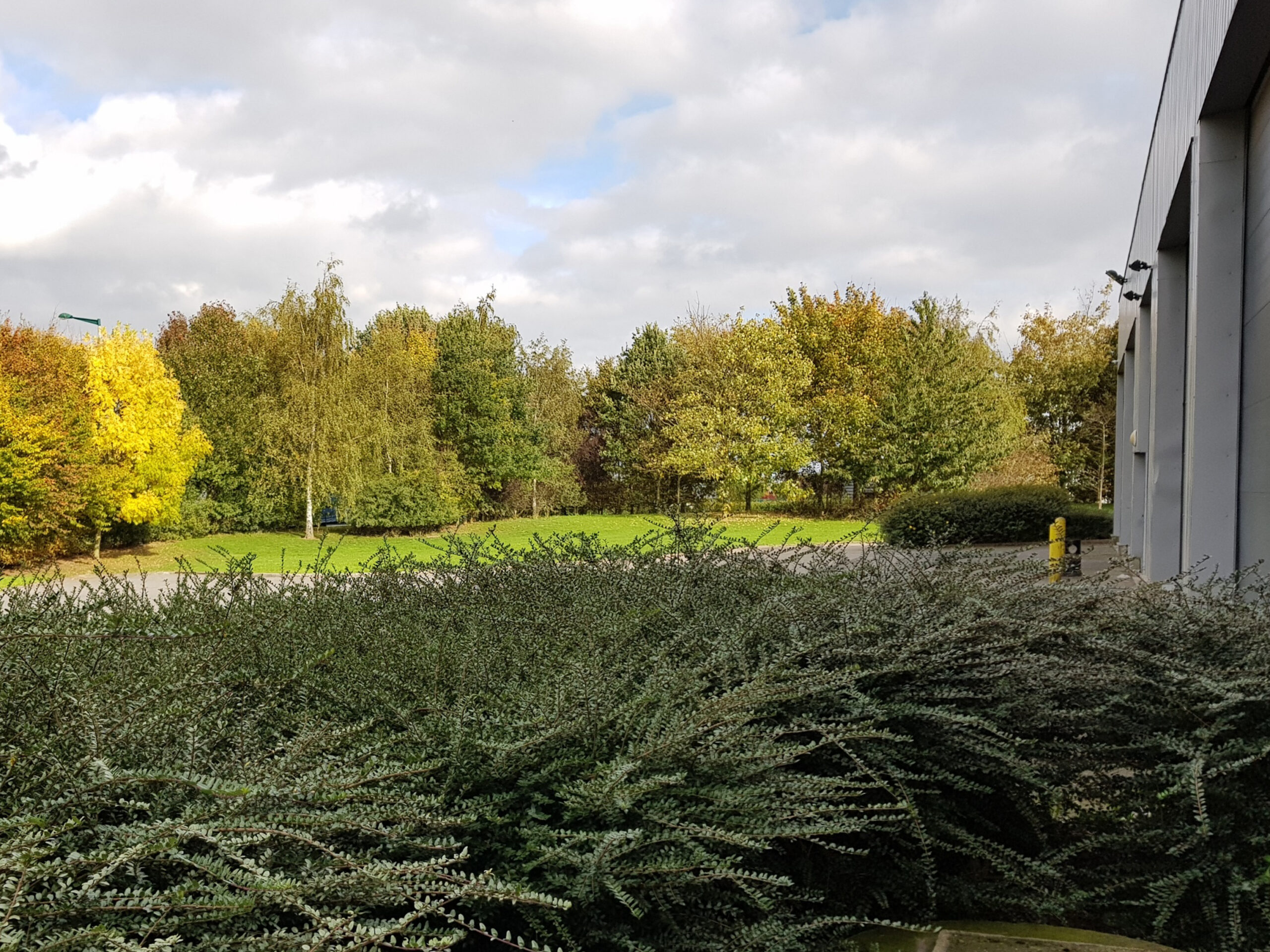 batiment à Vitry-en-Artois entouré de verdure sur 1 hectare charte PALME pour l'environnement